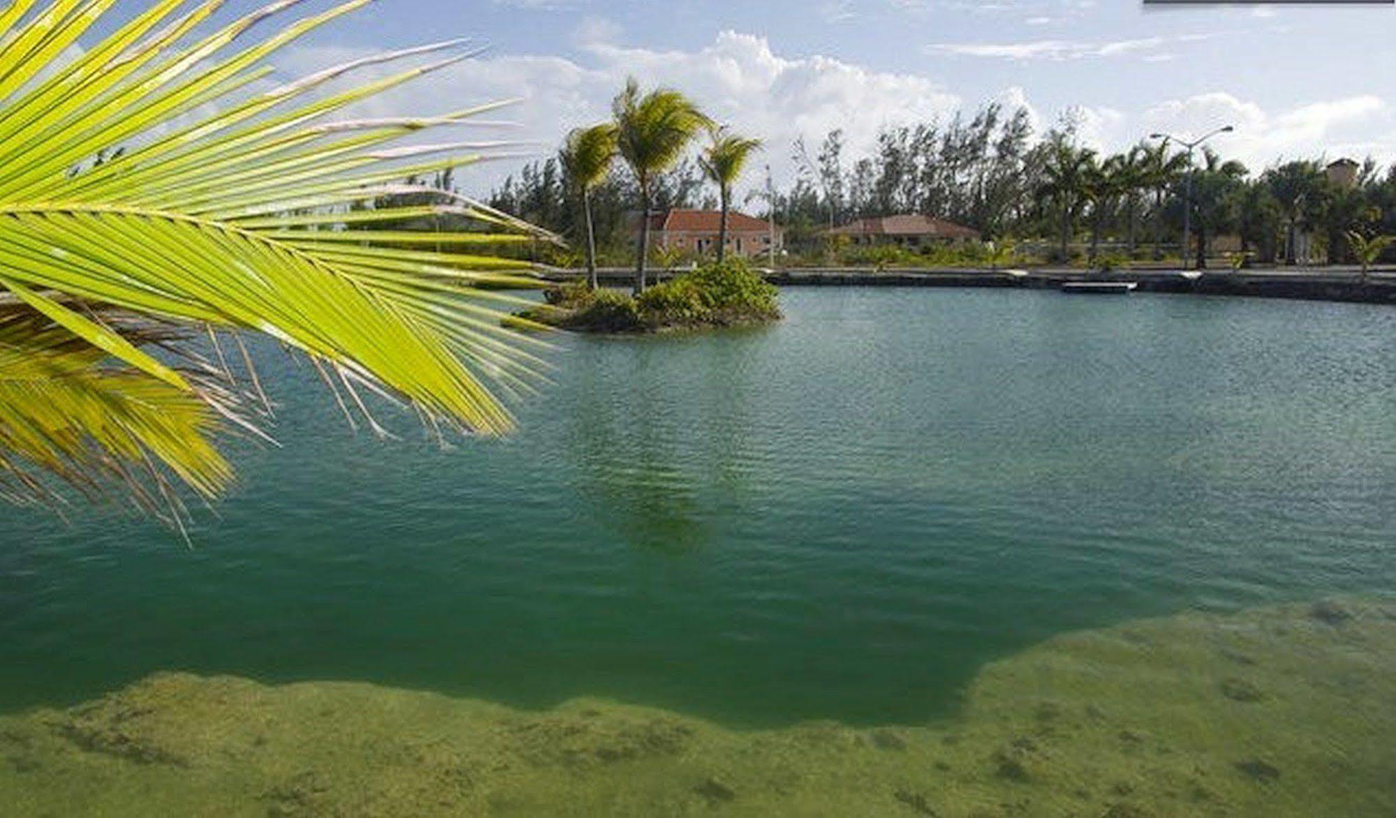 Taste Of Paradise Coral Harbour Exterior photo
